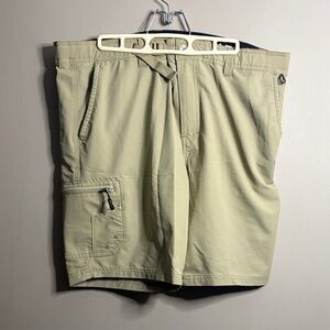 Realtree Fishing Tan Nylon Cargo Shorts Large